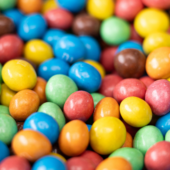 Van strijd naar rust begint hier afbeelding met m&m chocolade